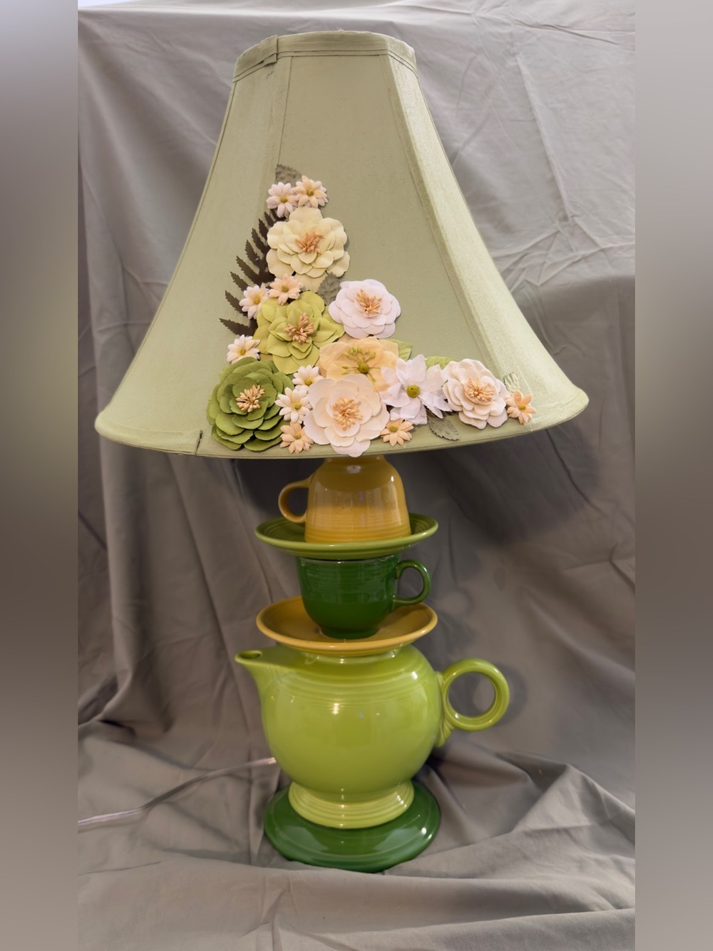 Handmade, one-of-a-kind Fiestaware teapot lamp - Picture 3 of 6